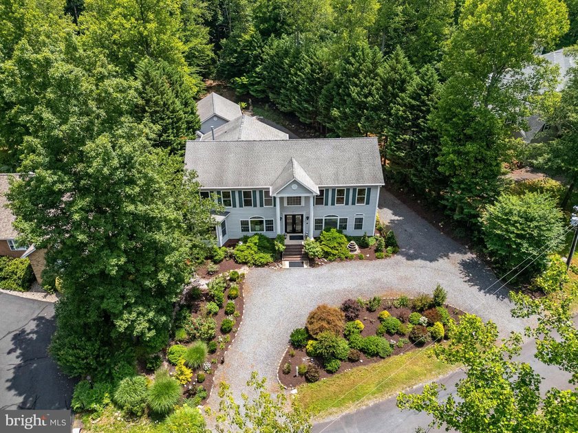 Welcome to 143 Edgemont Circle, ideally located in the highly - photo 4