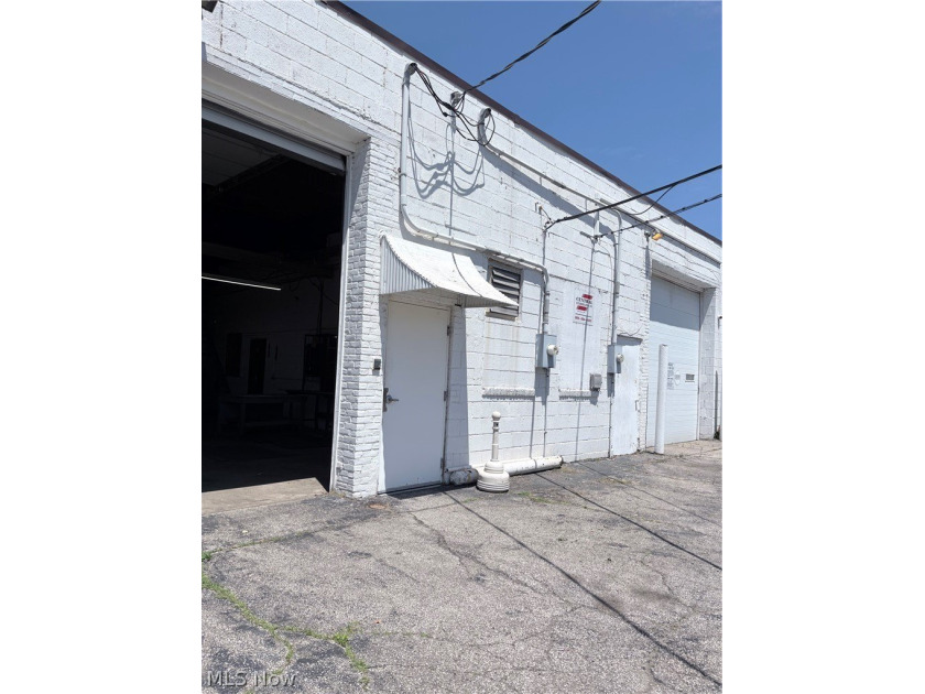 Exceptional commercial opportunity in a convenient St. Clair - photo 3