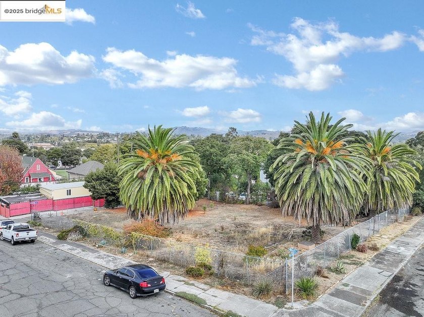 Lot 1 of 3 totaling 13,000 square feet! Don't miss this rare - photo 2