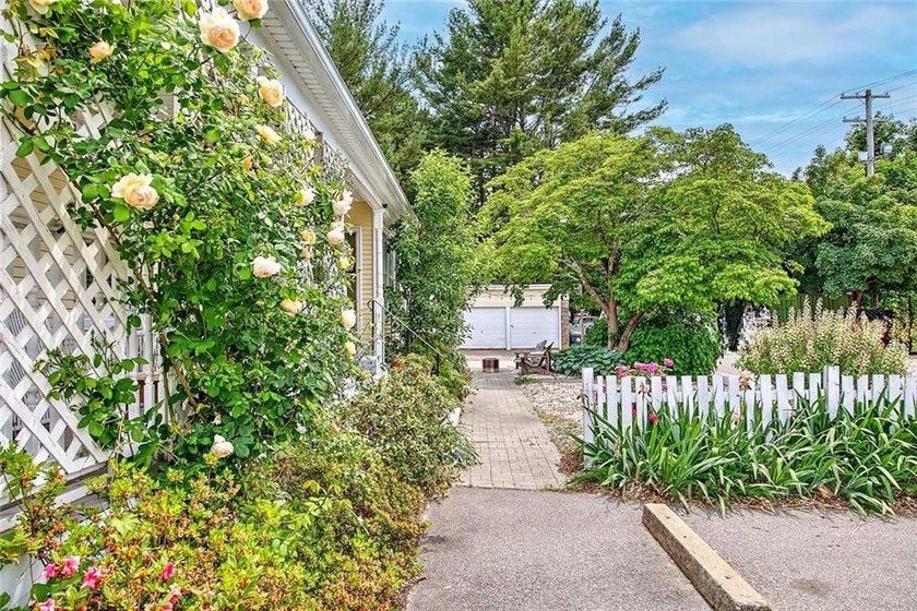 Located in the heart of Warren's vibrant arts and waterfront - photo 4