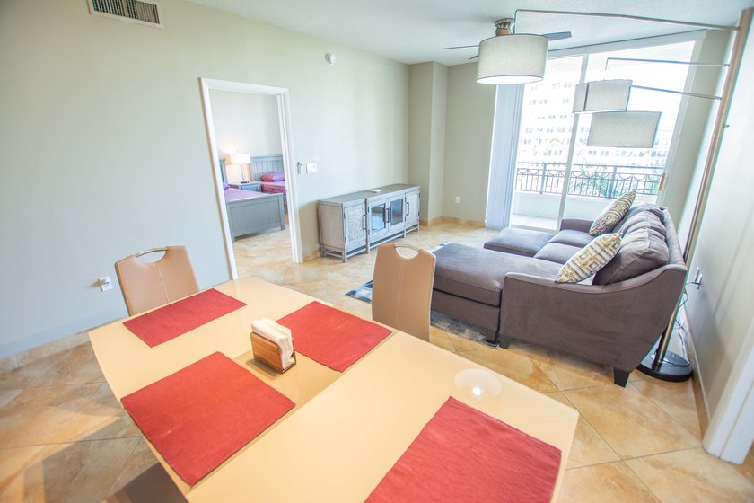 Enjoy beautiful city views from this residence in a full-service - photo 7