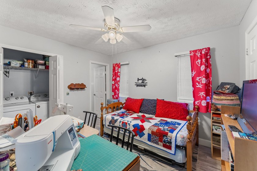 Situated on a spacious corner lot in Stuart's desirable Rocky - photo 22