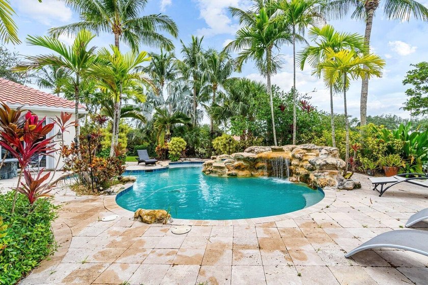 ONE OF A KIND LOT AND LAYOUT IN RIVERWALK! BRAND NEW ROOF - - photo 29