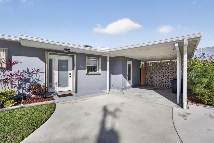 Gorgeous 3BR/2BA income-producing property in the desirable - photo 2
