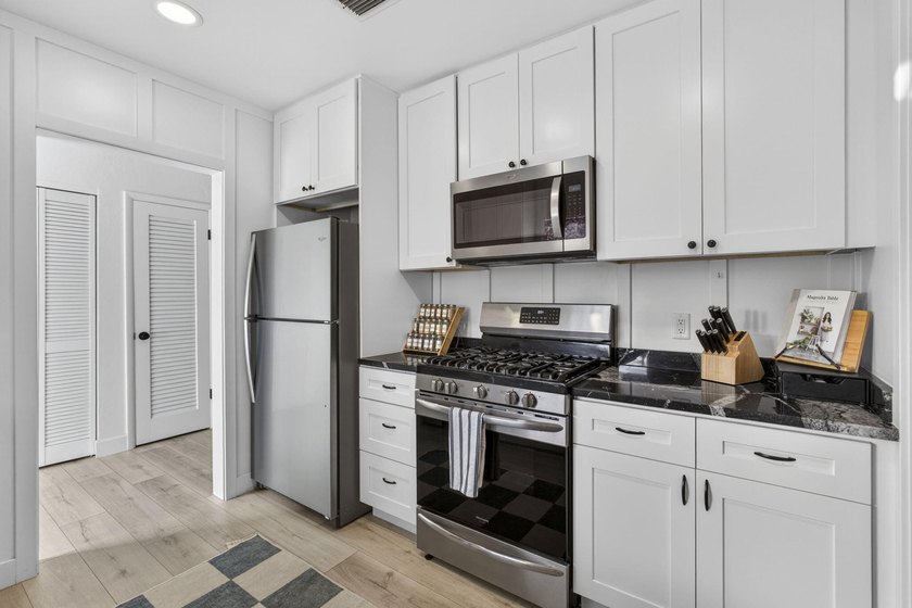 Gorgeous 3BR/2BA income-producing property in the desirable - photo 6