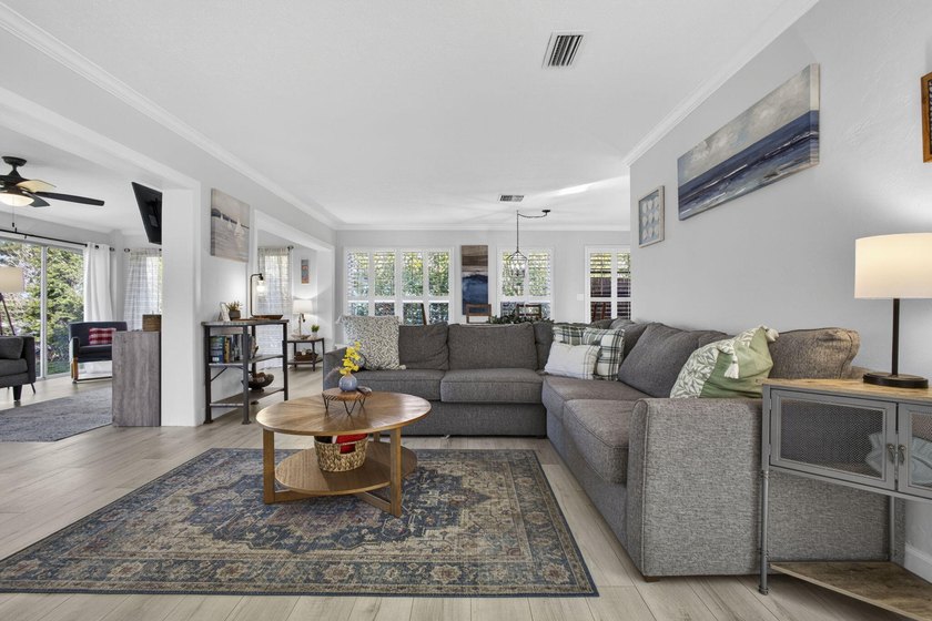 Gorgeous 3BR/2BA income-producing property in the desirable - photo 9