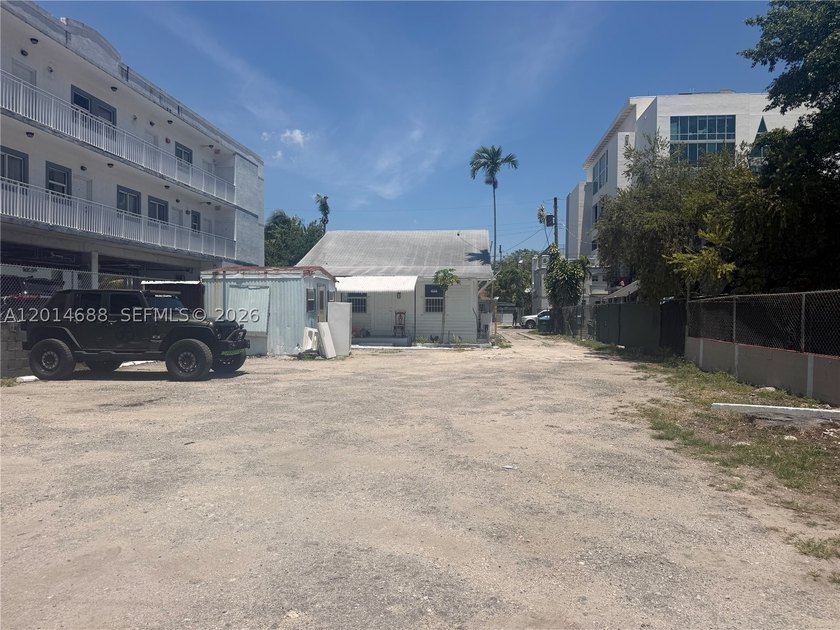 Charming property located in the heart of the Little Havana, the - photo 3