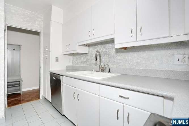Desirable large 1 Bedroom,1 Bathroom on High Floor of Full - photo 8