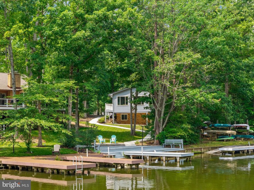 Welcome home to 103 Hillside Drive! Your private retreat in the - photo 6