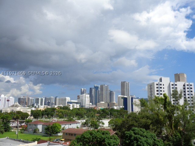 Wonderful and updated 1bed/2 baths unit in modern Havana Lofts - photo 27