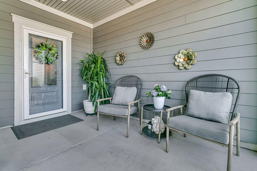 Welcome to 101 Garden Gate Way, a beautifully upgraded Castle - photo 3