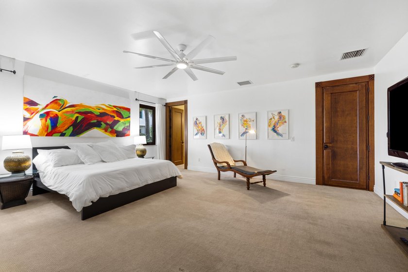 A rare opportunity on prestigious Hillsboro Mile, an - photo 17