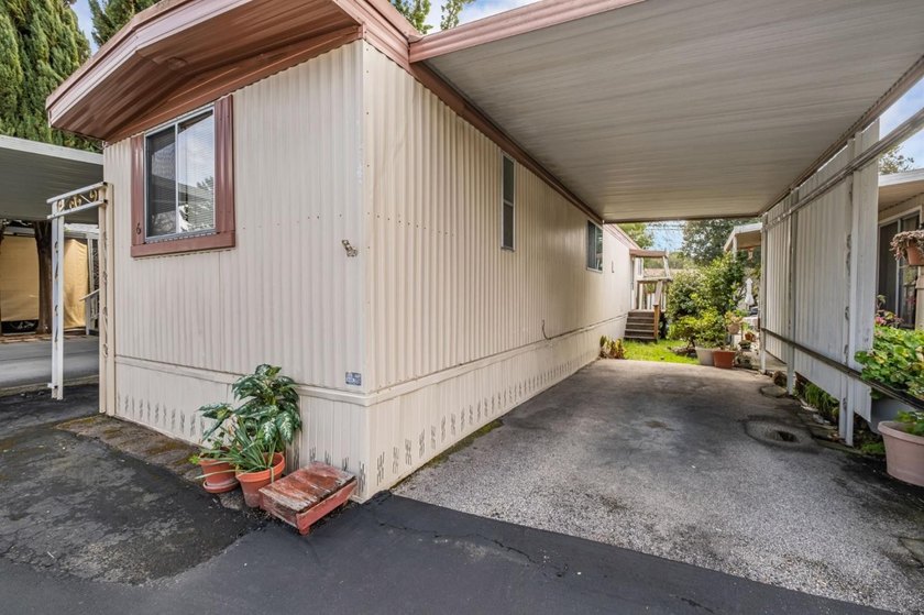 This well-maintained home presents a fantastic opportunity to - photo 23