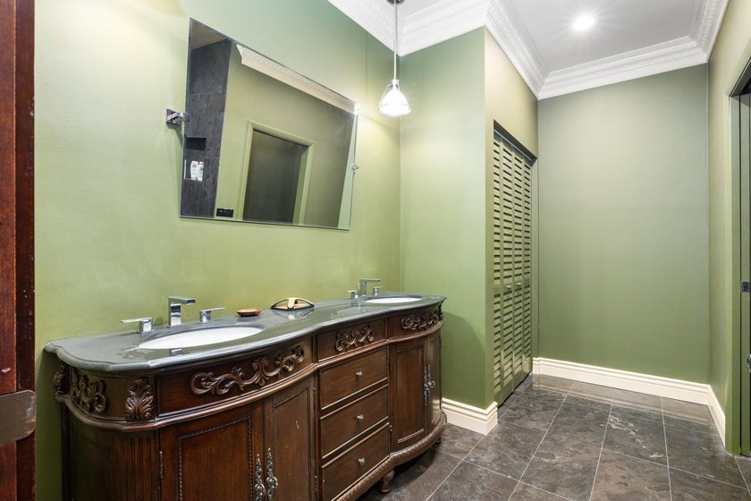 A rare opportunity on prestigious Hillsboro Mile, an - photo 24