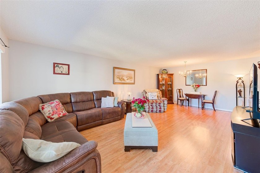 Updated and spacious *GRANDE* model offering 1,725 sq. ft. in - photo 3
