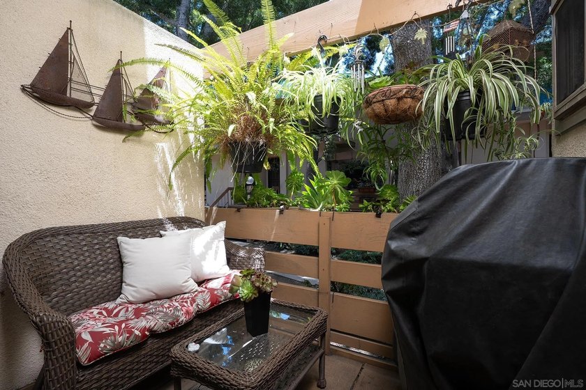 Beautifully Updated Point Loma Townhome in the Highly - photo 8