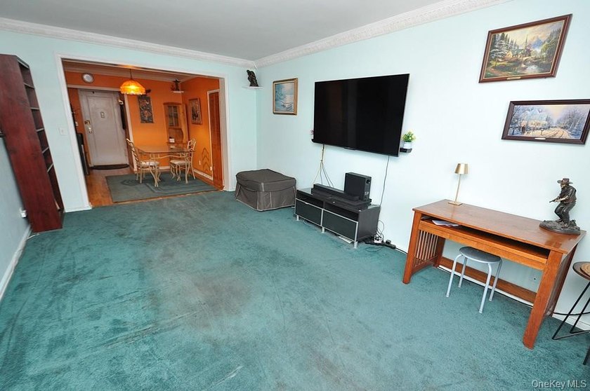 Bright and airy top-floor one-bedroom in the highly sought-after - photo 5