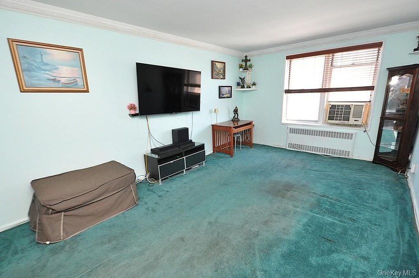 Bright and airy top-floor one-bedroom in the highly sought-after - photo 6