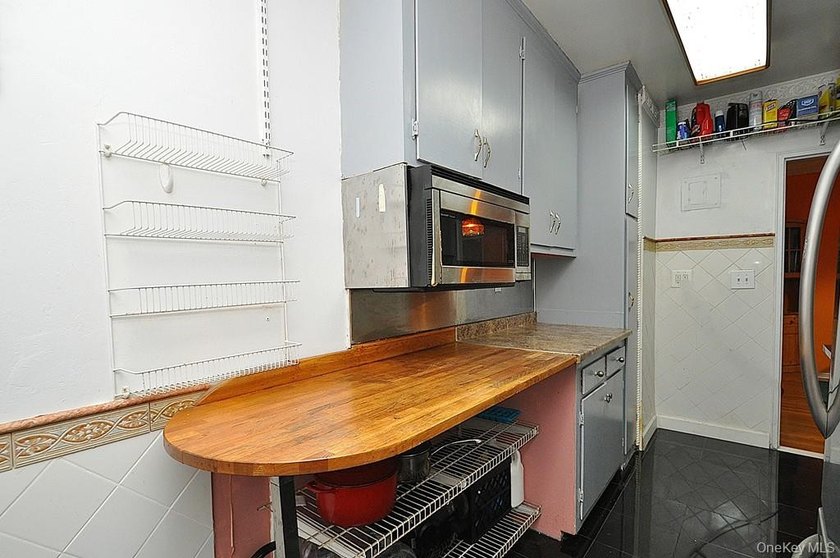 Bright and airy top-floor one-bedroom in the highly sought-after - photo 9