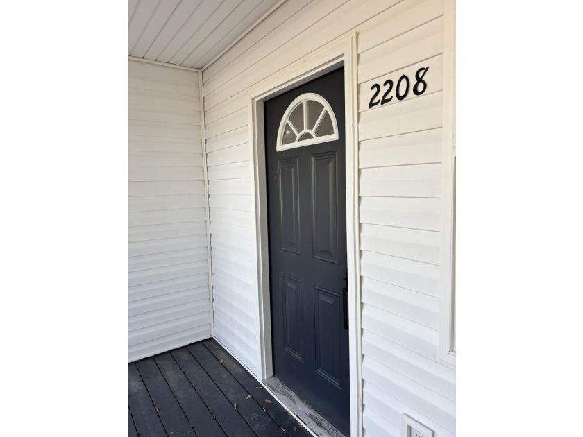 Welcome Home! This adorable home has been fully renovated and is - photo 3