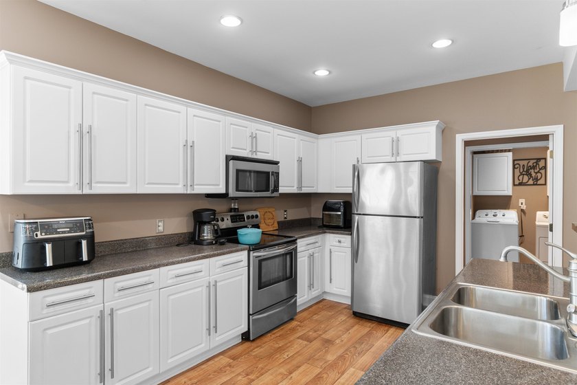 Welcome to 493 Garden Avenue in Georgetown, SC! Situated on a - photo 9