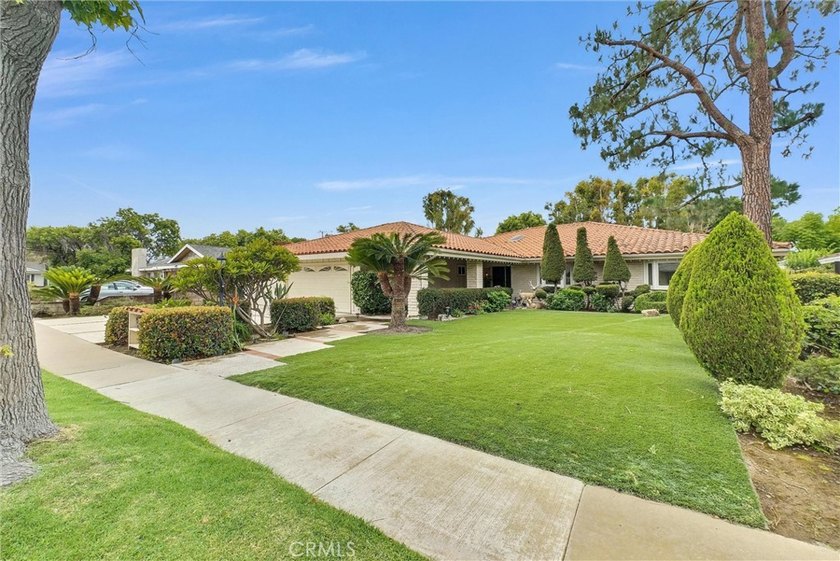 HURRY, DON'T MISS THIS EXCEPTIONAL VALUE! This spacious - photo 2