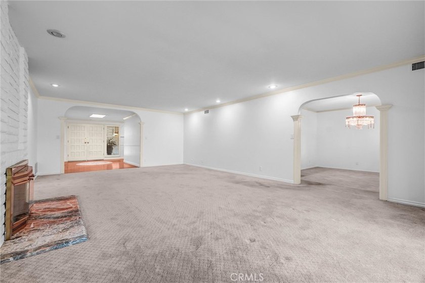 HURRY, DON'T MISS THIS EXCEPTIONAL VALUE! This spacious - photo 8