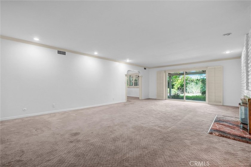 HURRY, DON'T MISS THIS EXCEPTIONAL VALUE! This spacious - photo 10