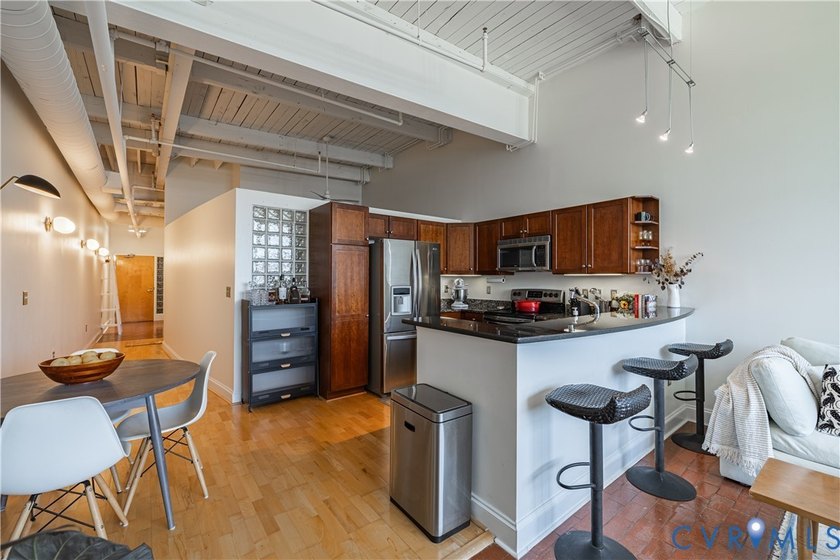 This bright and beautifully updated 2nd floor condo is nestled - photo 8
