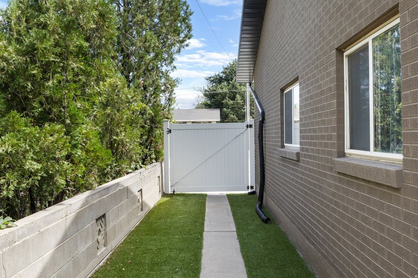 Includes parcels  &amp; . Pride of ownership manifests throughout - photo 33