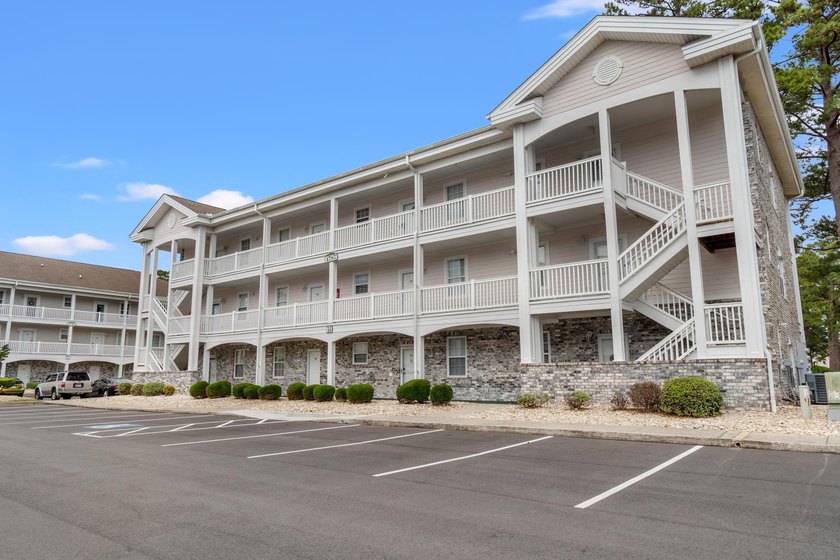Welcome to this beautifully maintained 2-bedroom, 2-bathroom - photo 2