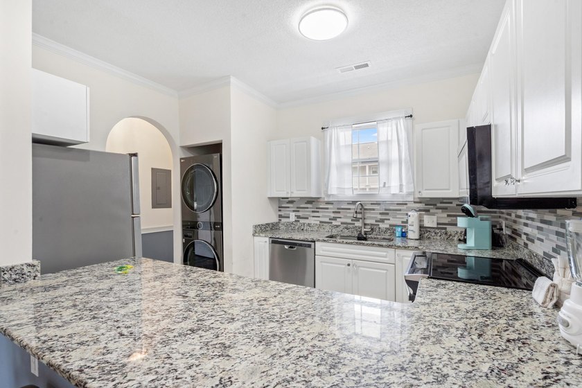 Welcome to this beautifully maintained 2-bedroom, 2-bathroom - photo 5