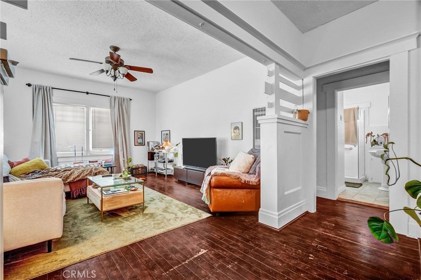 Welcome to this charming turn-of-the-century Craftsman Bungalow - photo 6