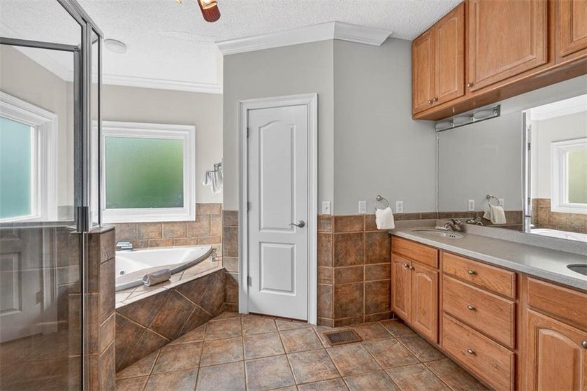 Classic coastal charm meets an unbeatable location in this - photo 18
