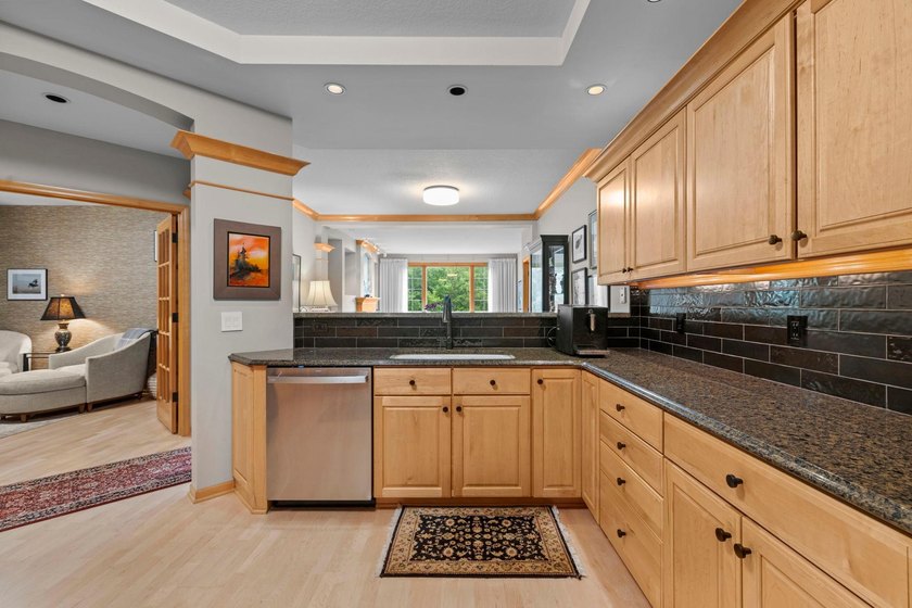 Welcome to Bayhill Condominiums, where comfort, convenience, and - photo 7