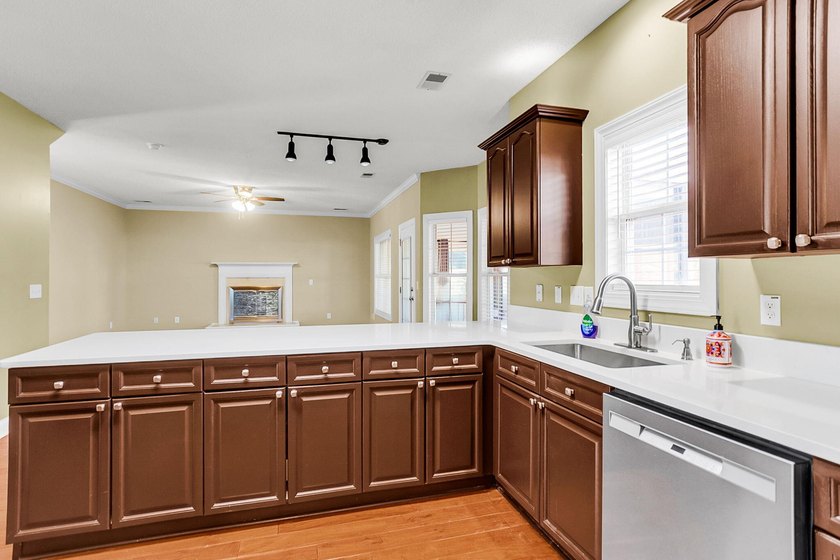 Welcome Home to 319 Lindrick Court! A Stunning Colonial-Style - photo 9