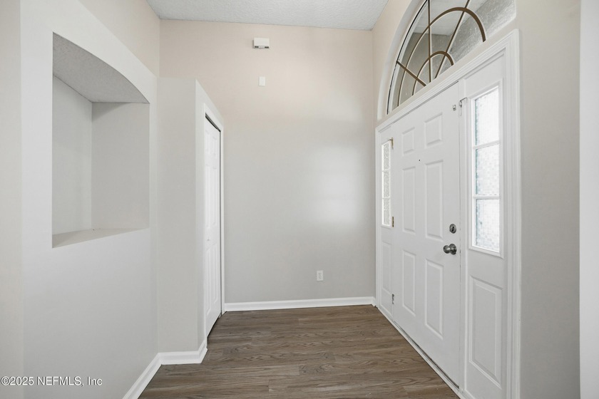 ***BACK ON THE MARKET -- NO FAULT OF THE SELLER!*** Tucked - photo 3