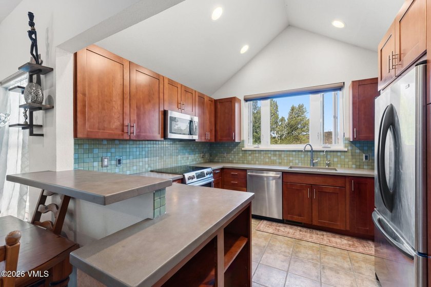 Spacious 4-bedroom, 3-bath end-unit townhome in Avon's Wildridge - photo 5