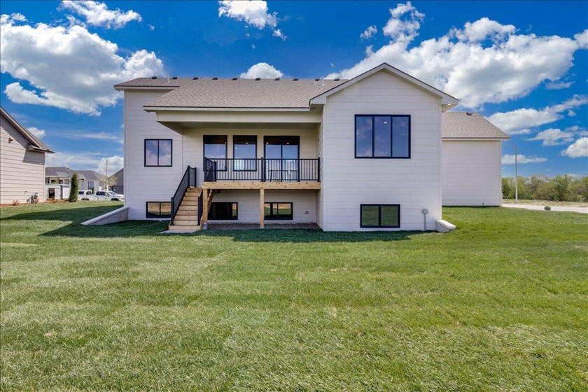 MODEL IS NOW FOR SALE! Welcome home to this stunning new floor - photo 32