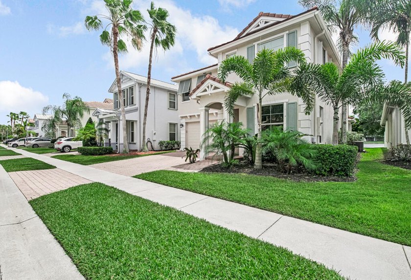 Extraordinary waterfront property. Stunning 4b/2.5b upgraded - photo 3