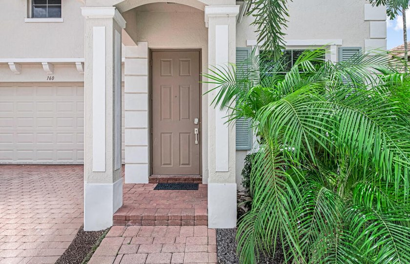 Extraordinary waterfront property. Stunning 4b/2.5b upgraded - photo 4