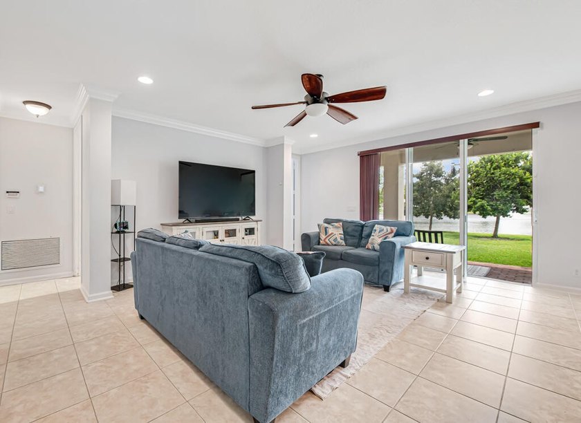 Extraordinary waterfront property. Stunning 4b/2.5b upgraded - photo 10