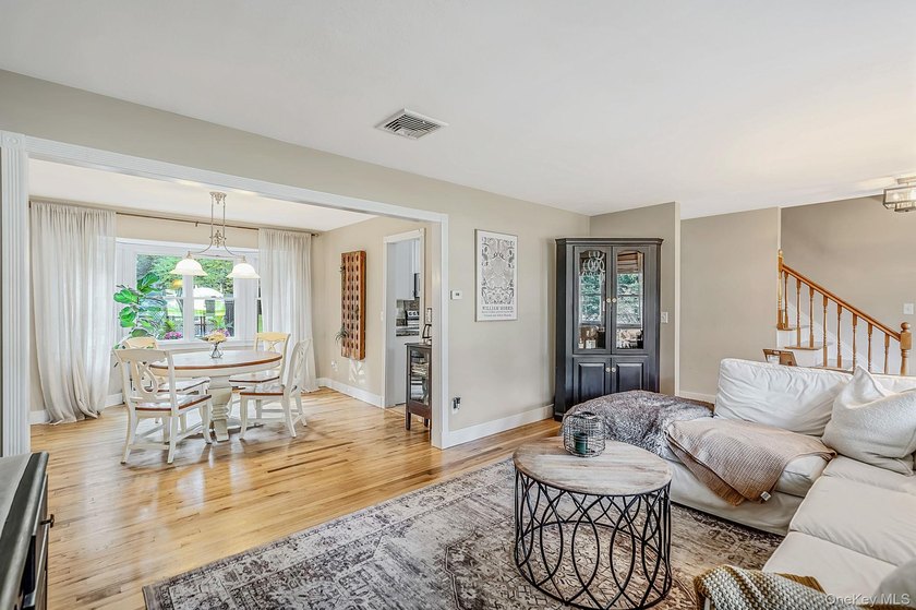 Welcome home to this beautifully maintained 4 bedrooom, 2.5 bath - photo 10