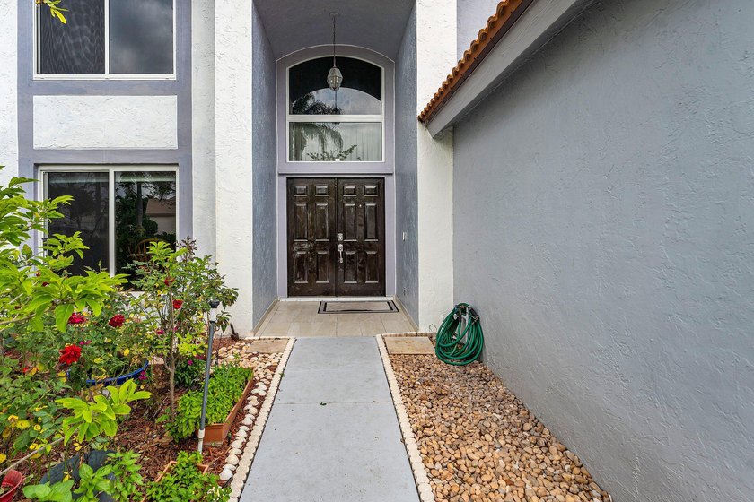 RARE OPPORTUNITY IN STONEBRIAR WITH 5 BEDROOMS, 3.5 BATHS! - photo 3