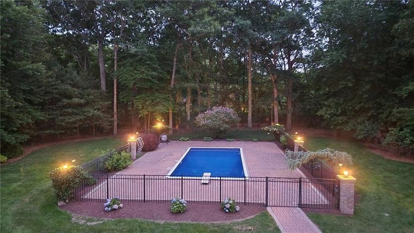 This beautifully updated, turn-key Colonial perfectly pairs - photo 6