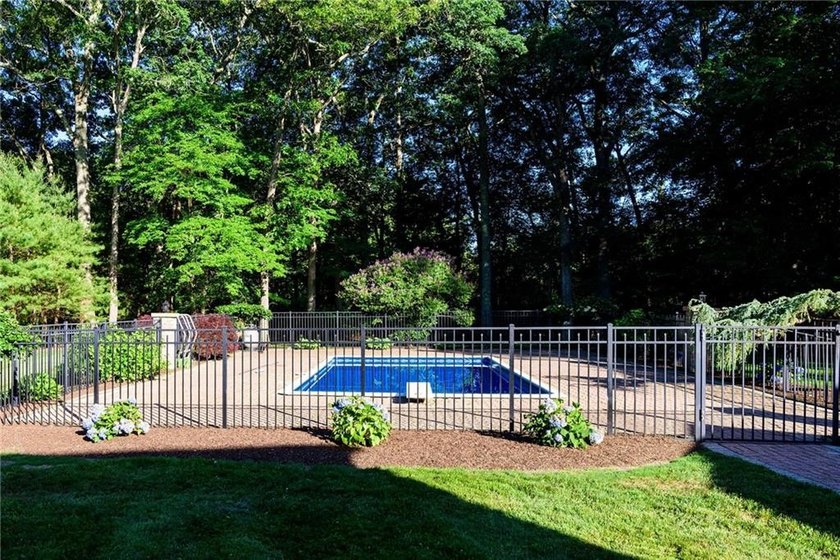 This beautifully updated, turn-key Colonial perfectly pairs - photo 7