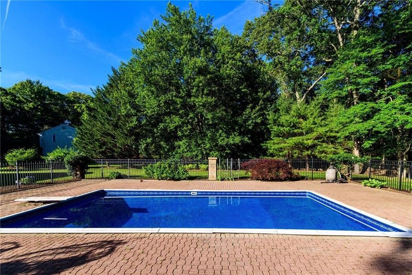 This beautifully updated, turn-key Colonial perfectly pairs - photo 8