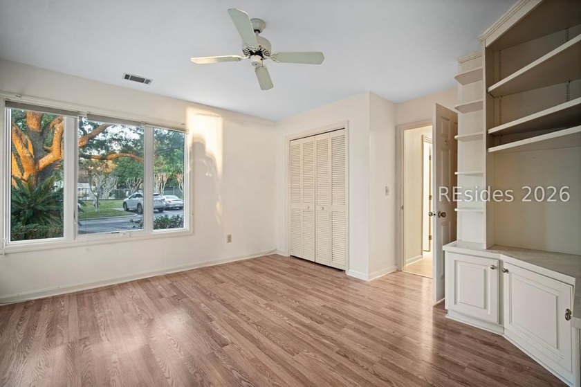 Rare Waterfront Villa in Indian Springs. This end-unit villa - photo 18