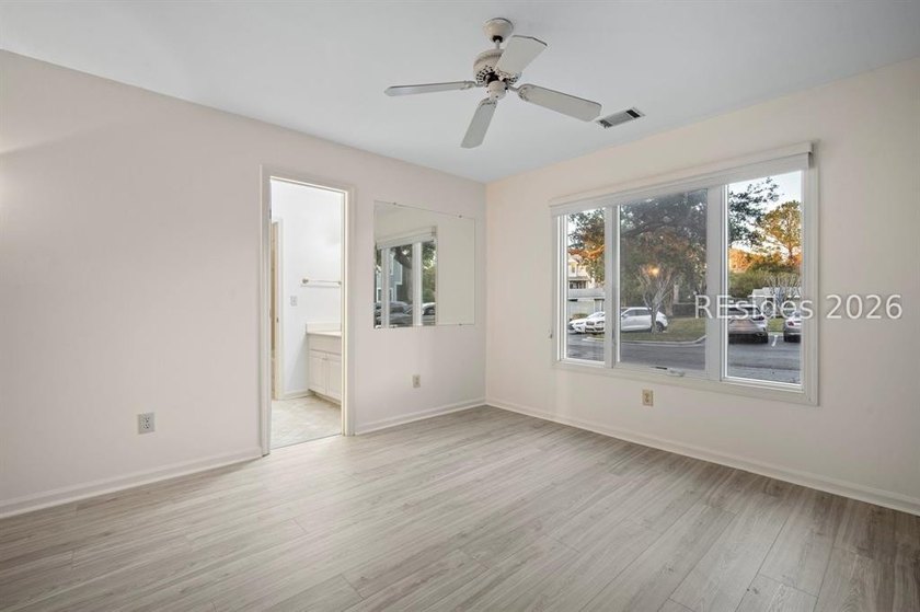 Rare Waterfront Villa in Indian Springs. This end-unit villa - photo 20