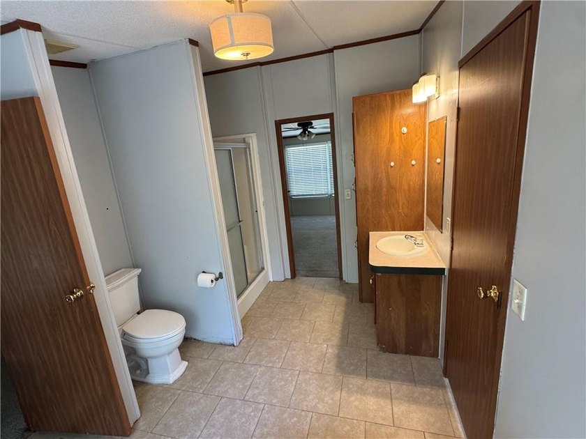 Spacious country living meets modern comfort with this 4-bedroom - photo 22